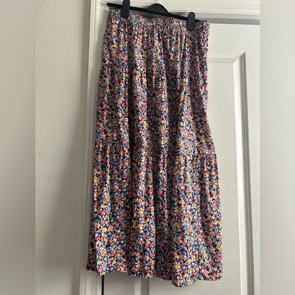 Old Navy Floral printed midi skirt with elastic waist